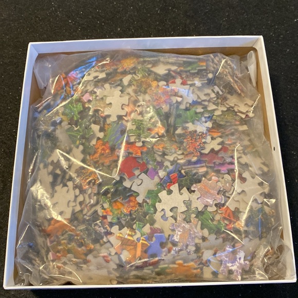 Log cabin 1,000 piece puzzle. - Picture 4 of 5